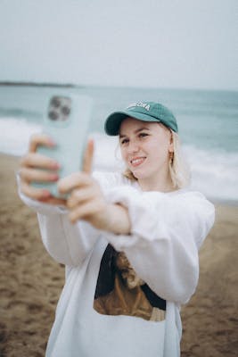 Julia, 28