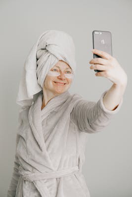Laura, 24