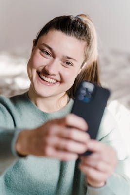 Lena, 25
