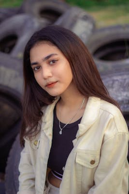 Emma, 25