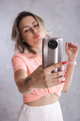 Lena, 25